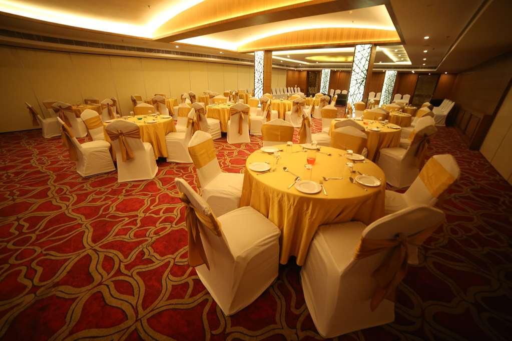 Ramada By Wyndham Varanasi Katesar Chandauli Facilidades foto