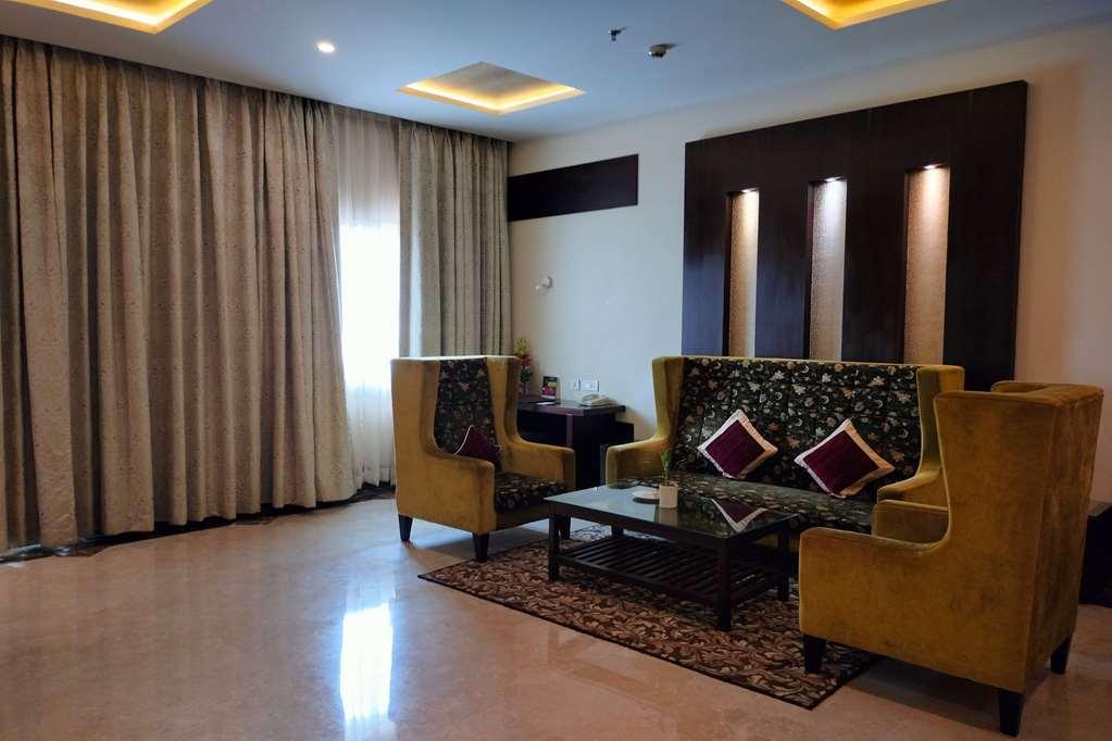 Ramada By Wyndham Varanasi Katesar Chandauli Habitación foto